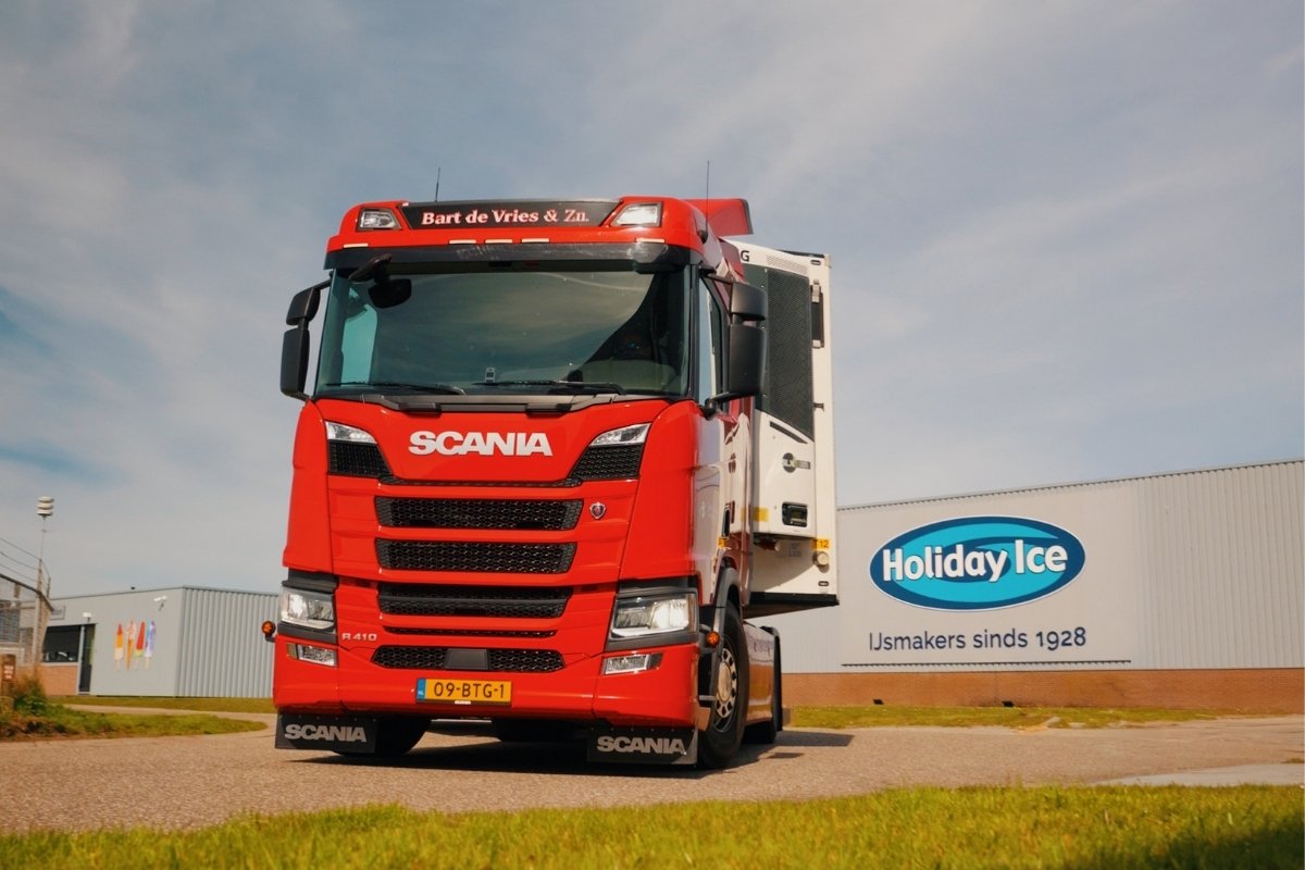 Transport bij ijsfabriek in Friesland